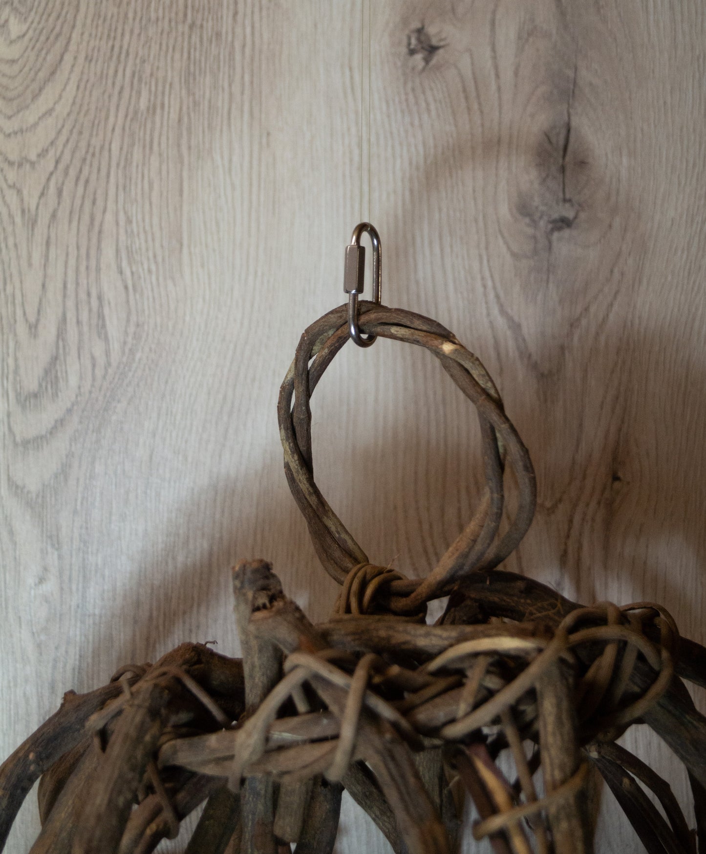 Kletterkugel aus Lianenholz mit Edelstahl- Sicherheitskarabiner Ø30cm