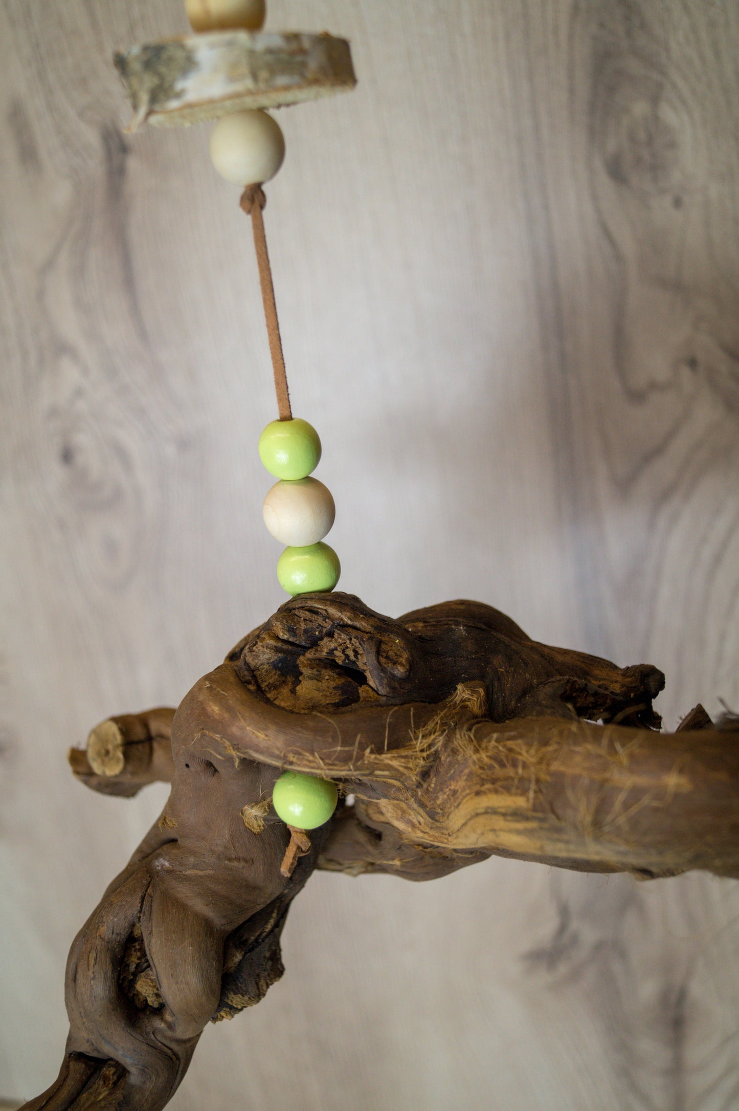 Weinrebenspielzeug mit Lederband -Gr. L-